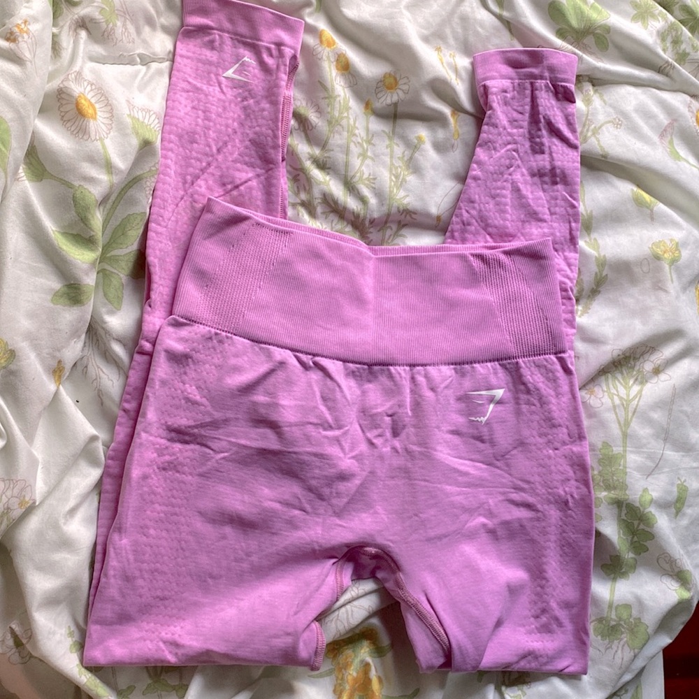 PINK GYM SHARK LEGGINGS